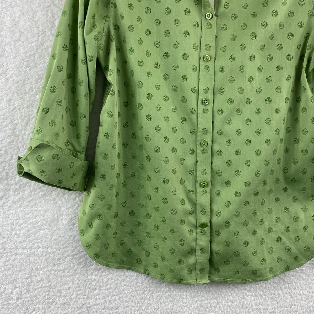 NWT Chico’s Women’s Size 0.5 ( Small 6 ) Zebra Dot Button Down Shirt. - Picture 3 of 10